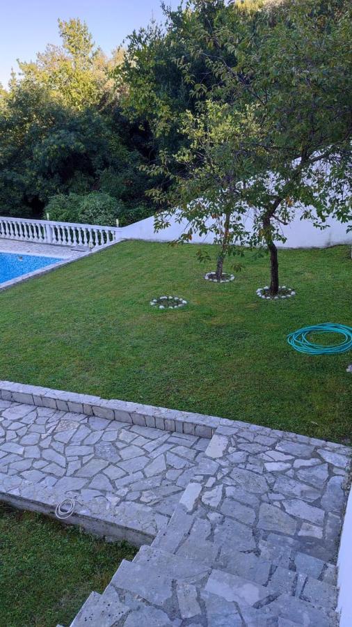 Mountain Bay Views Apartments Njivice Luaran gambar