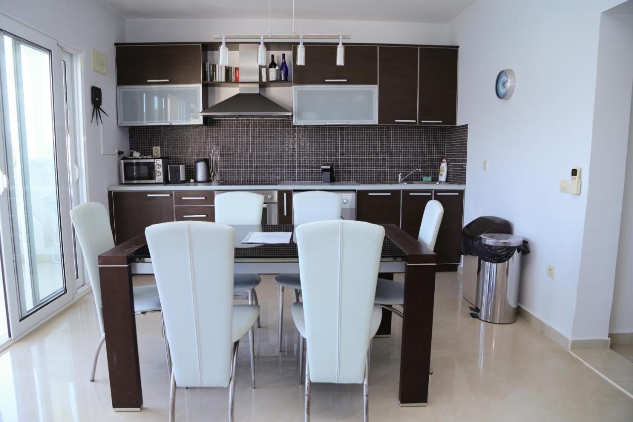 Mountain Bay Views Apartments Njivice Luaran gambar