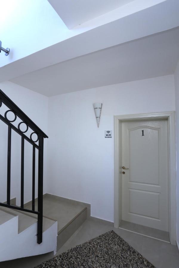 Mountain Bay Views Apartments Njivice Luaran gambar