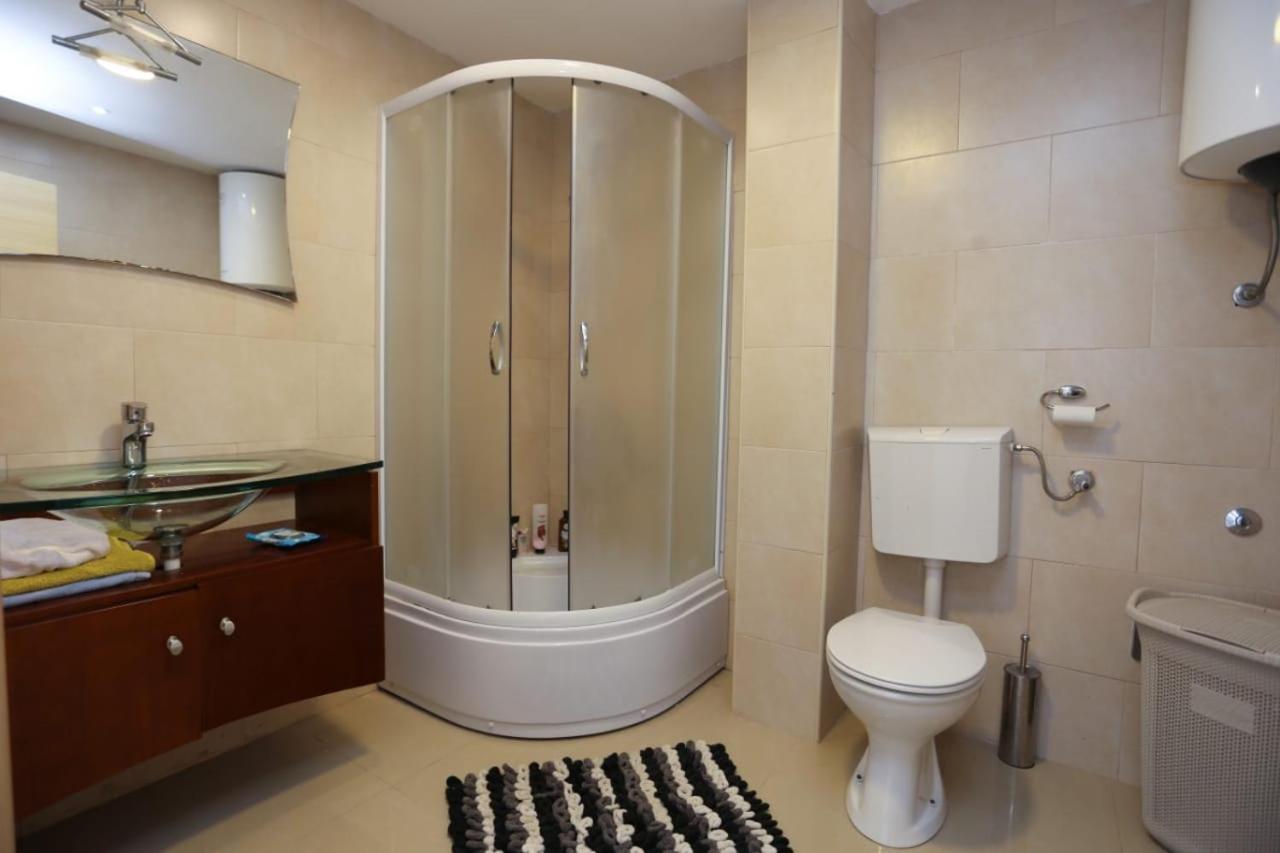 Mountain Bay Views Apartments Njivice Luaran gambar