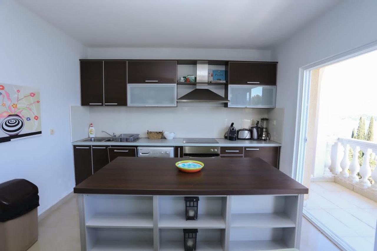 Mountain Bay Views Apartments Njivice Luaran gambar