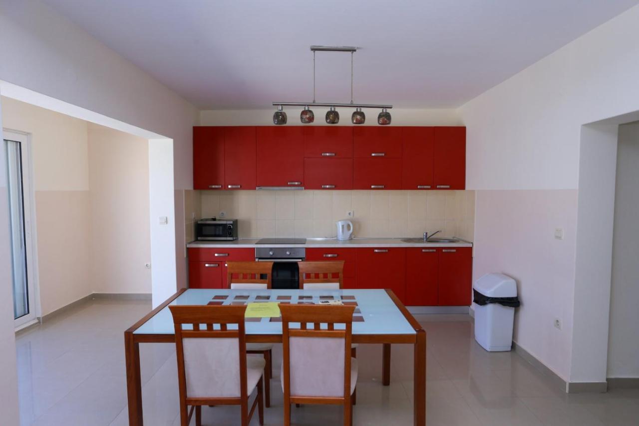 Mountain Bay Views Apartments Njivice Luaran gambar