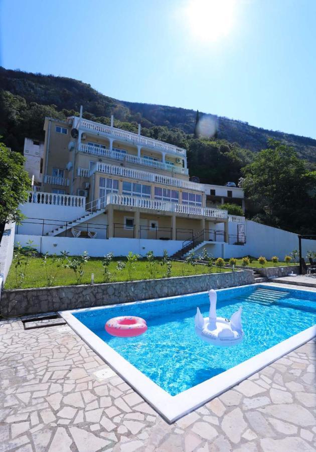 Mountain Bay Views Apartments Njivice Luaran gambar