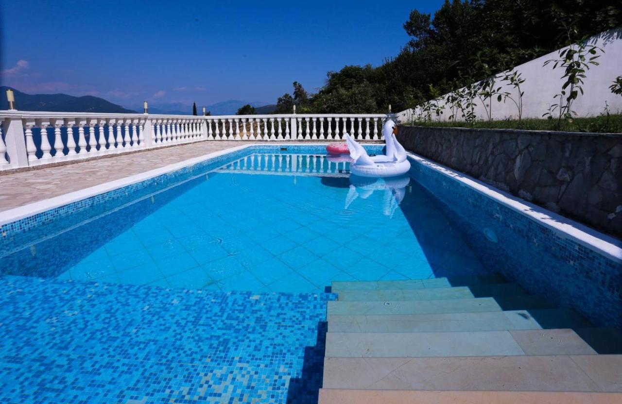 Mountain Bay Views Apartments Njivice Luaran gambar