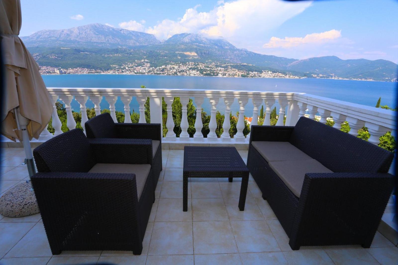 Mountain Bay Views Apartments Njivice Luaran gambar