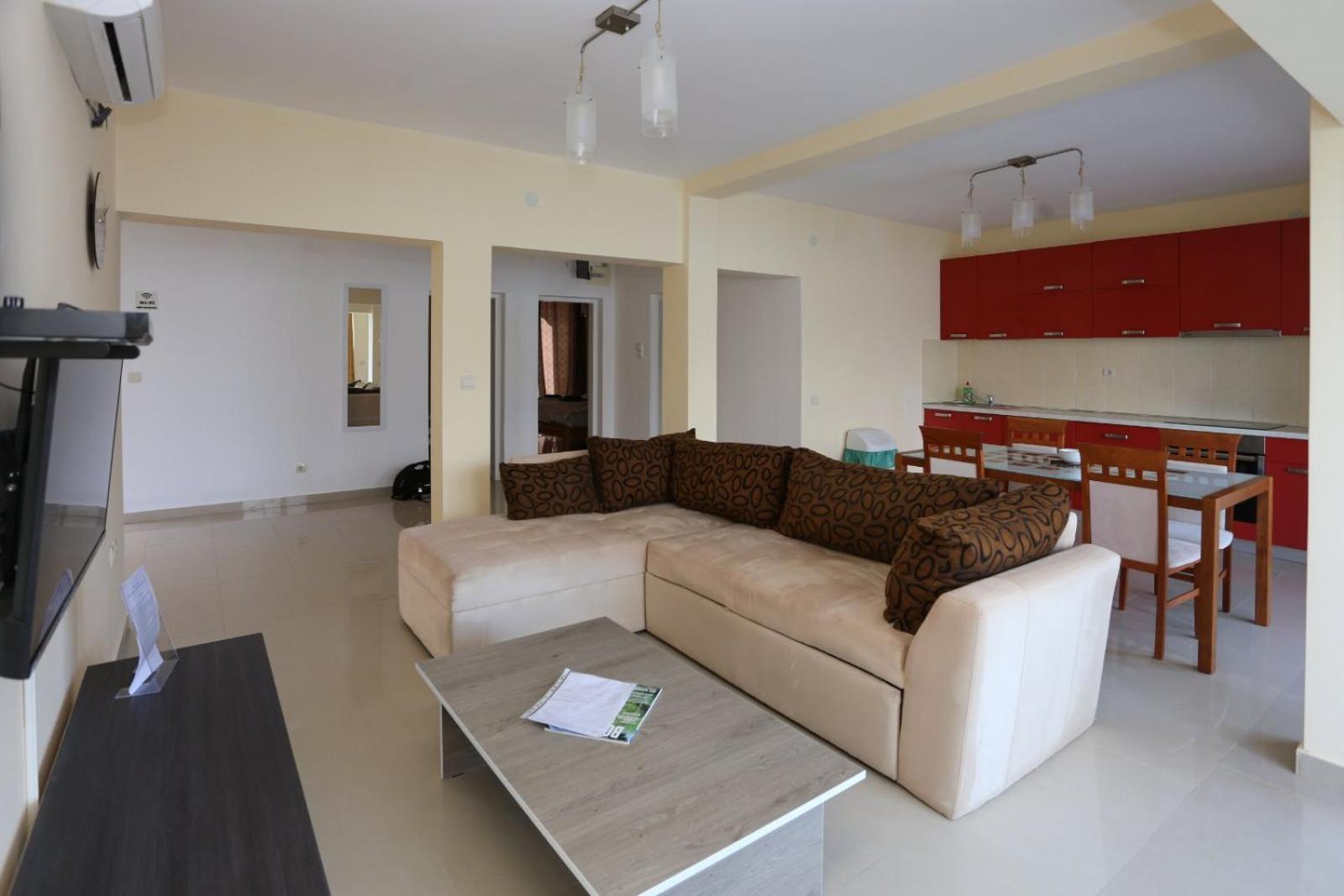Mountain Bay Views Apartments Njivice Luaran gambar
