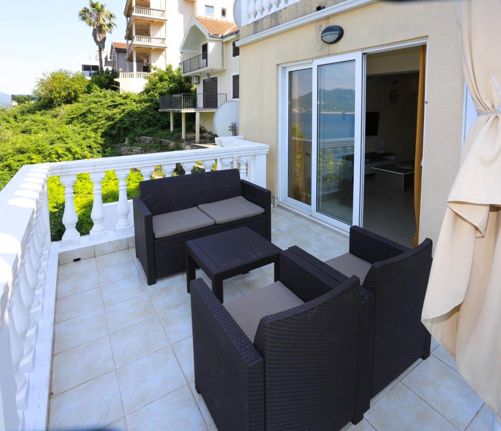 Mountain Bay Views Apartments Njivice Luaran gambar