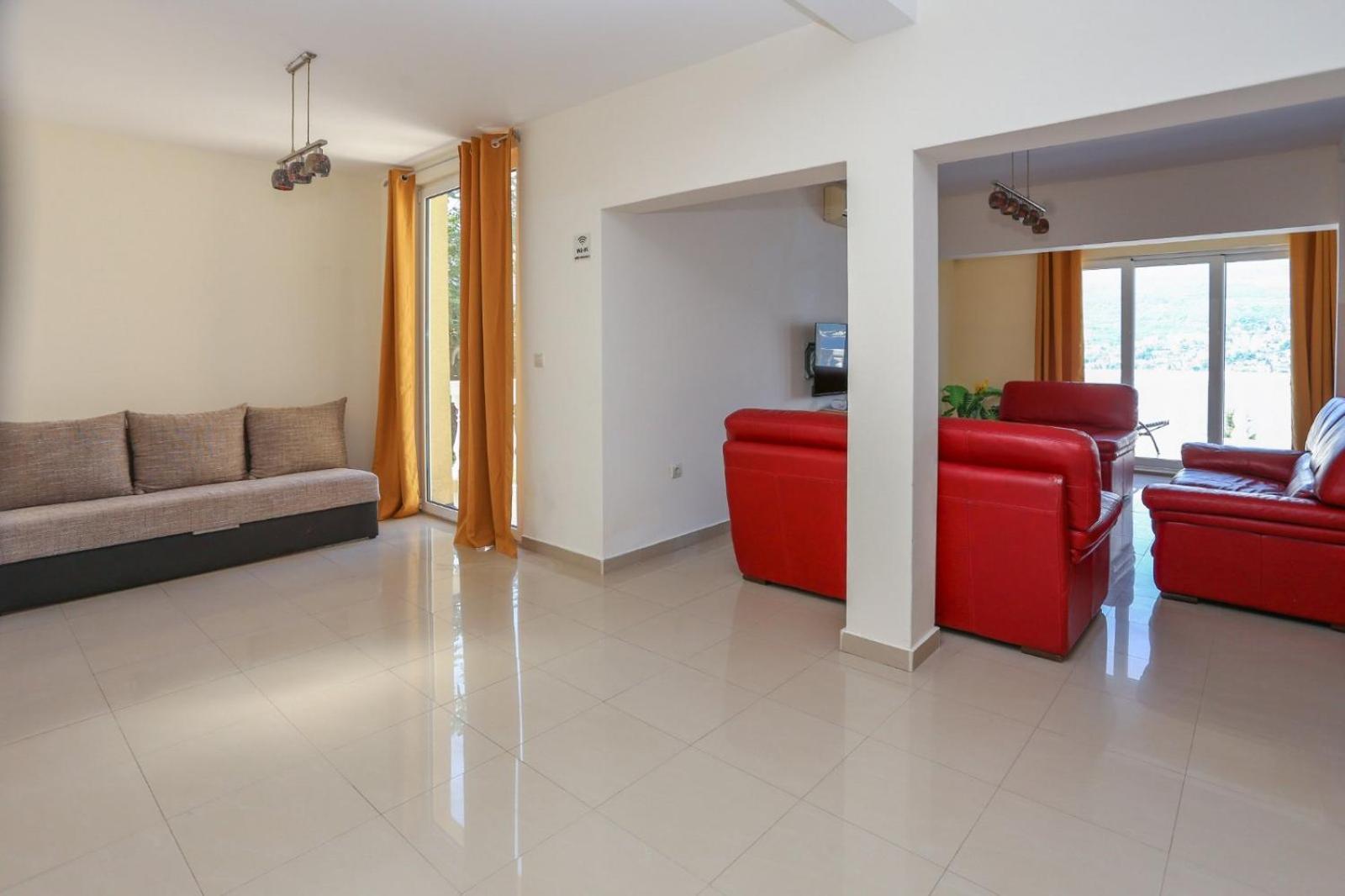 Mountain Bay Views Apartments Njivice Luaran gambar