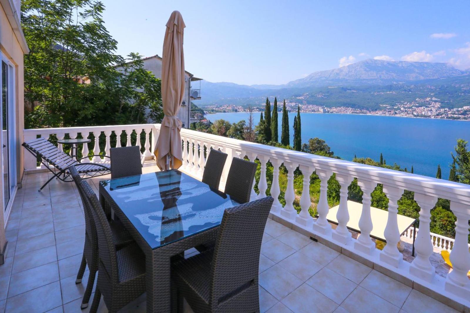 Mountain Bay Views Apartments Njivice Luaran gambar