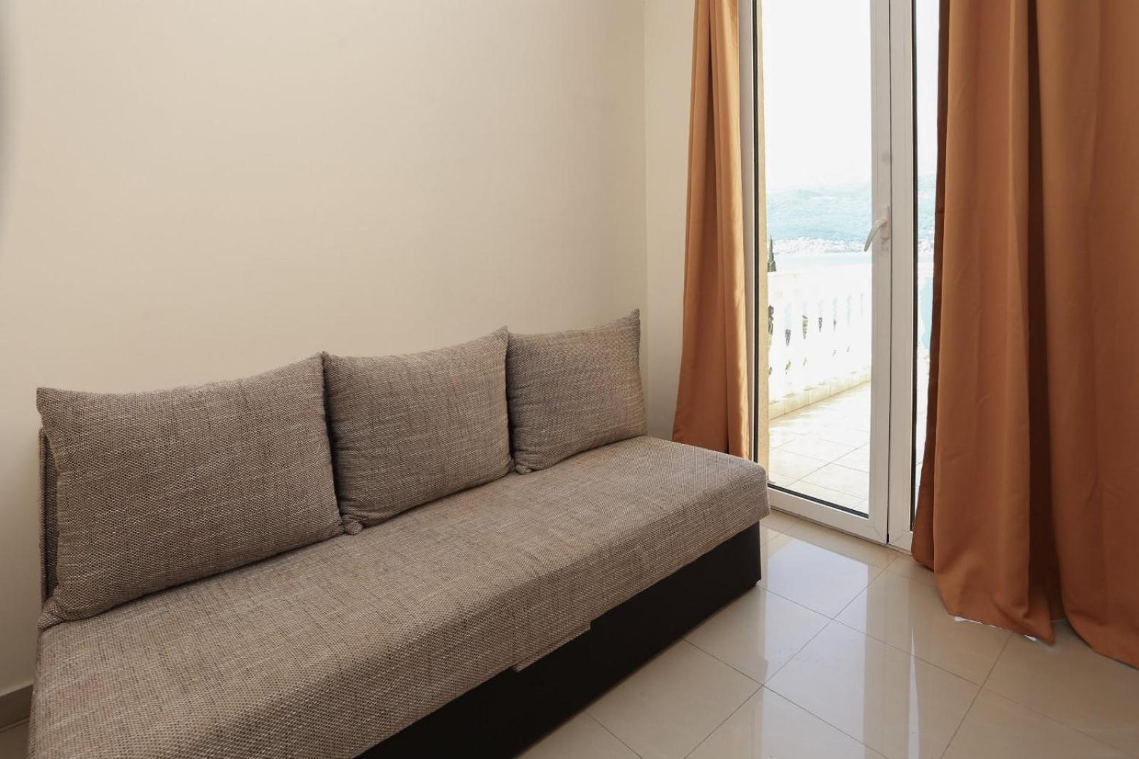 Mountain Bay Views Apartments Njivice Luaran gambar