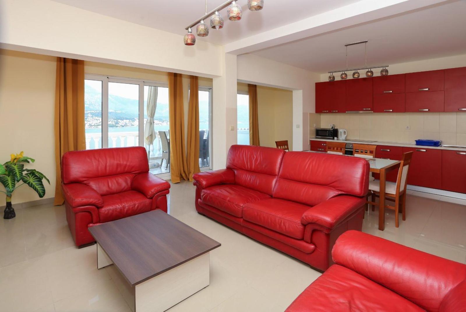 Mountain Bay Views Apartments Njivice Luaran gambar