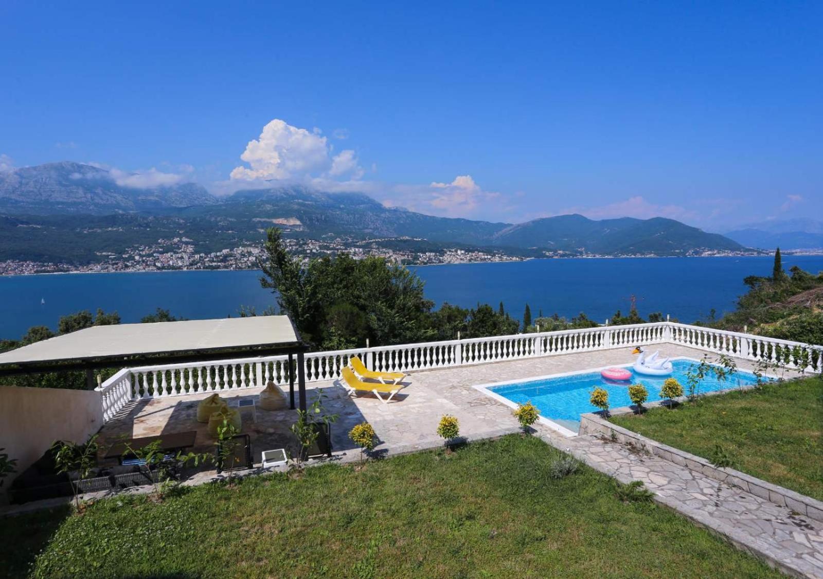 Mountain Bay Views Apartments Njivice Luaran gambar