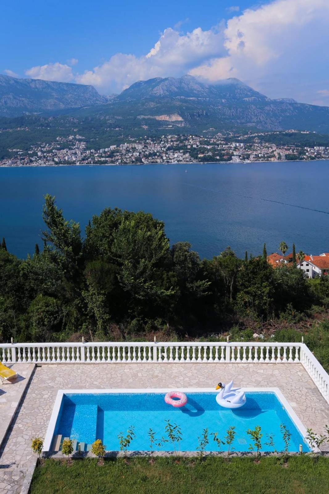 Mountain Bay Views Apartments Njivice Luaran gambar